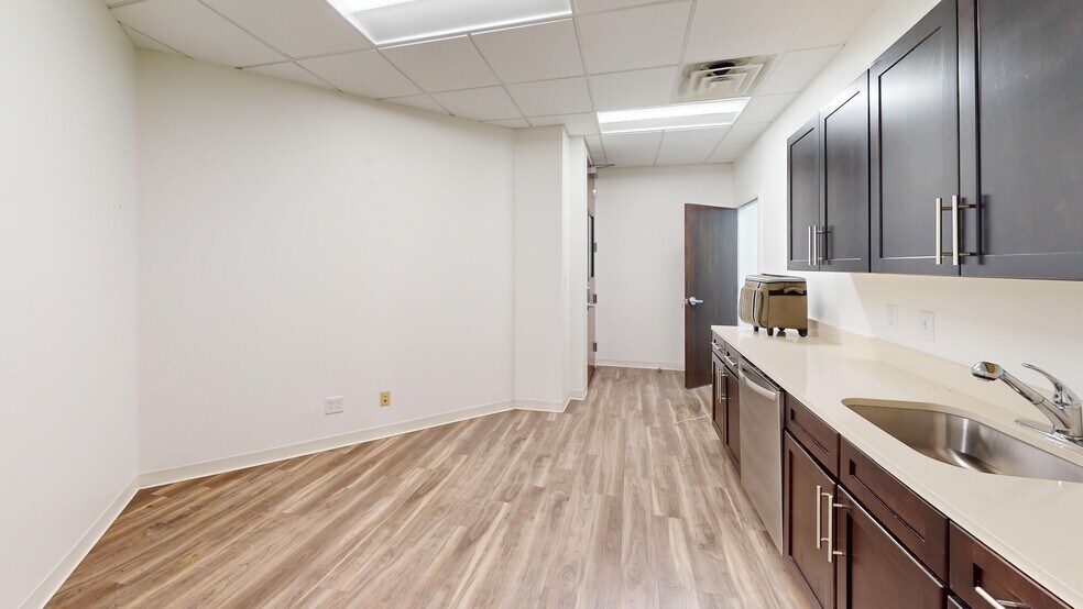 More Photos Of 2060 Reading Rd, Cincinnati Office For Sale