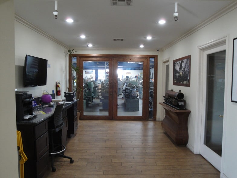 More Photos Of 10807 Rush St, South El Monte Distribution For Lease