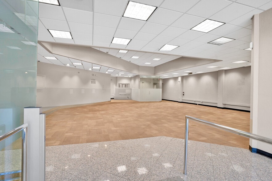 More Photos Of 780 Laurel St, San Carlos Bank For Lease