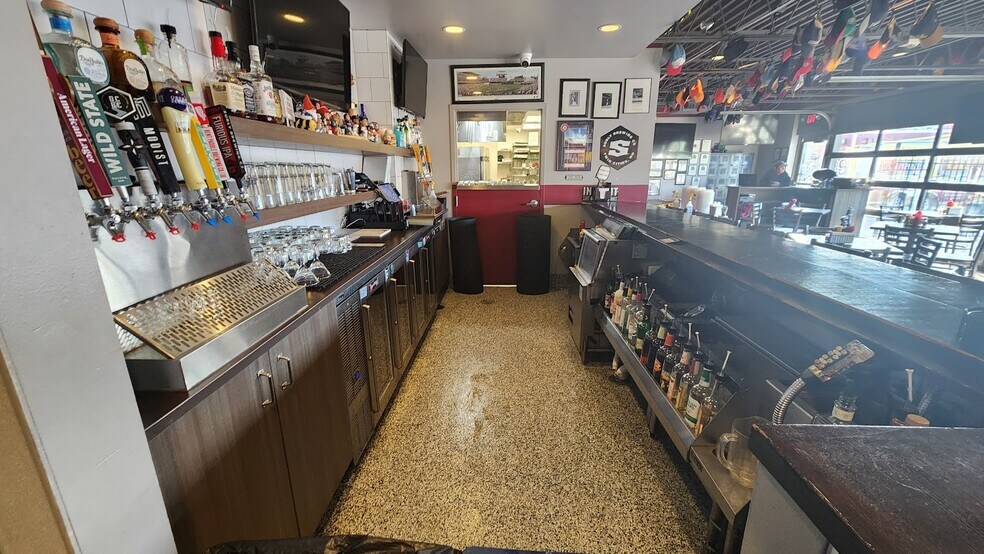 More Photos Of 3900-3904 E Lake St, Minneapolis Restaurant For Sale