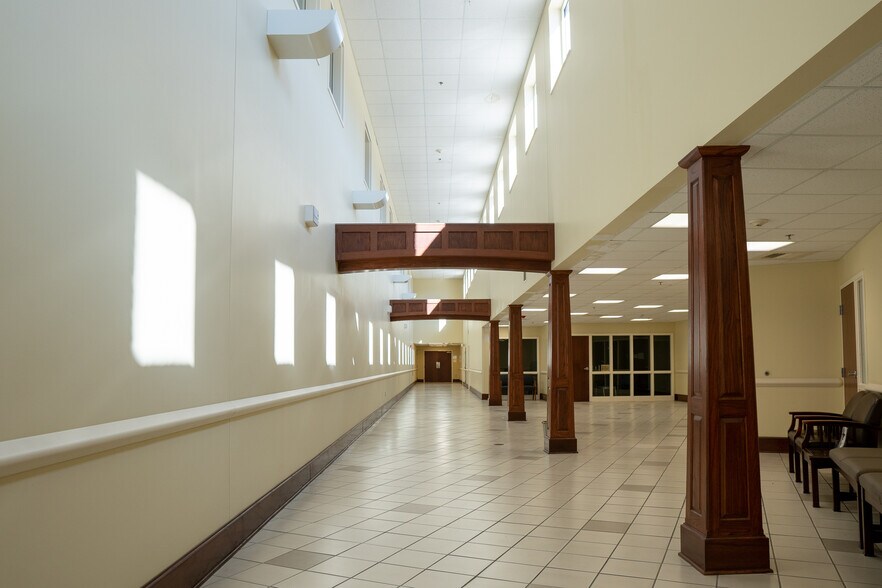 More Photos Of 1883 Highway 43 S, Canton Medical For Lease