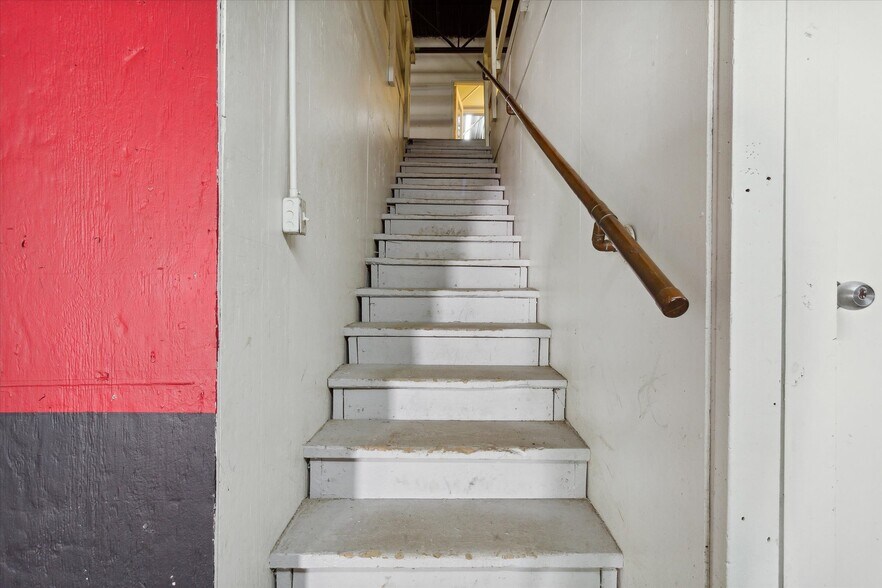 More Photos Of 4800 Joslyn Rd, Lake Orion Light Manufacturing For Sale