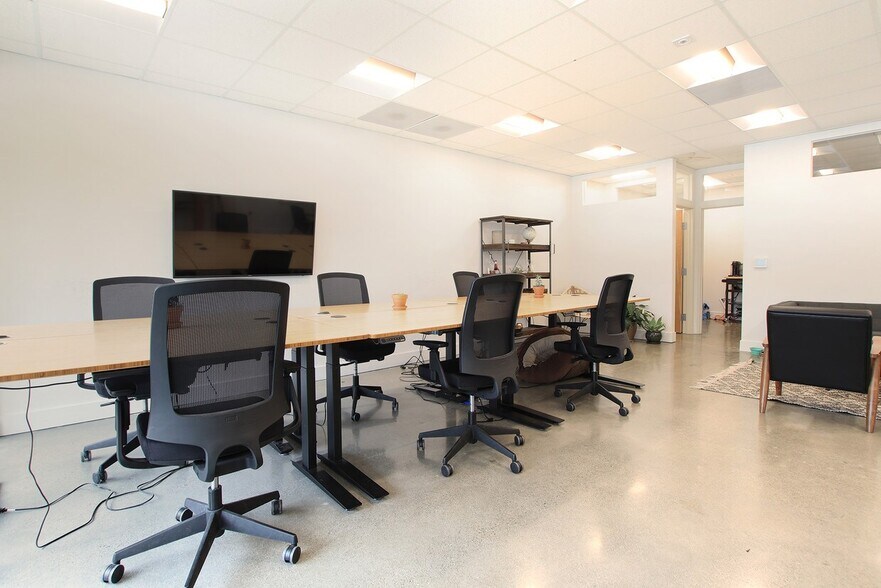 More Photos Of 11 Embarcadero West, Oakland Office For Lease