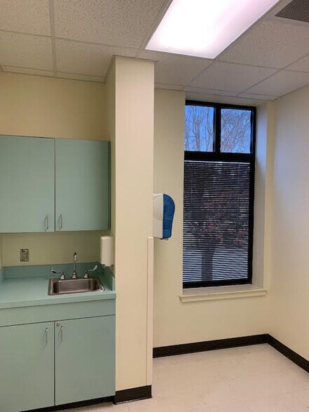 More Photos Of 1303 N Mound St, Nacogdoches Medical For Sale