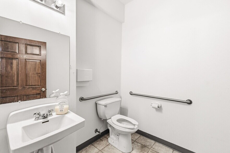 More Photos Of 316 N Main St, Columbia Storefront Retail Office For Sale