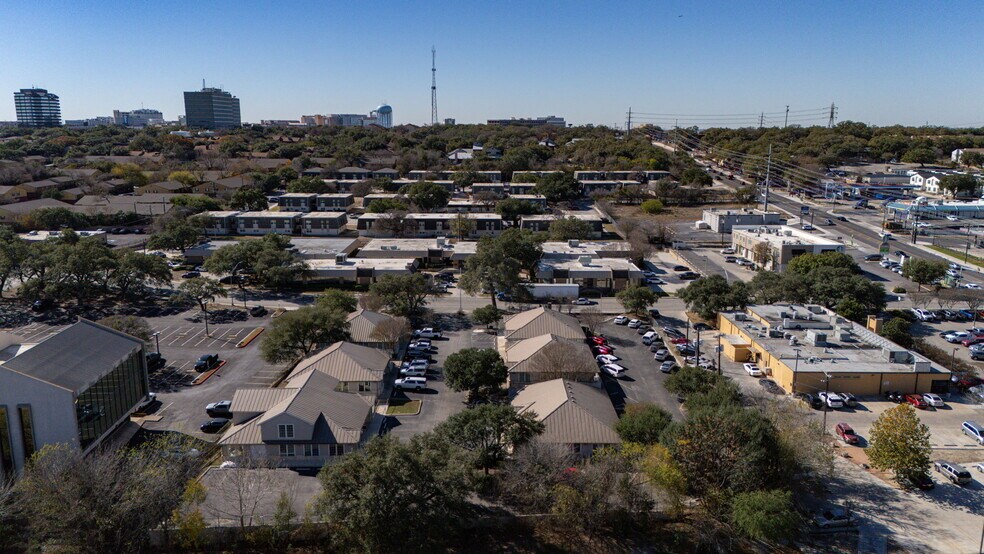 More Photos Of 4230 Gardendale St, San Antonio Office For Sale