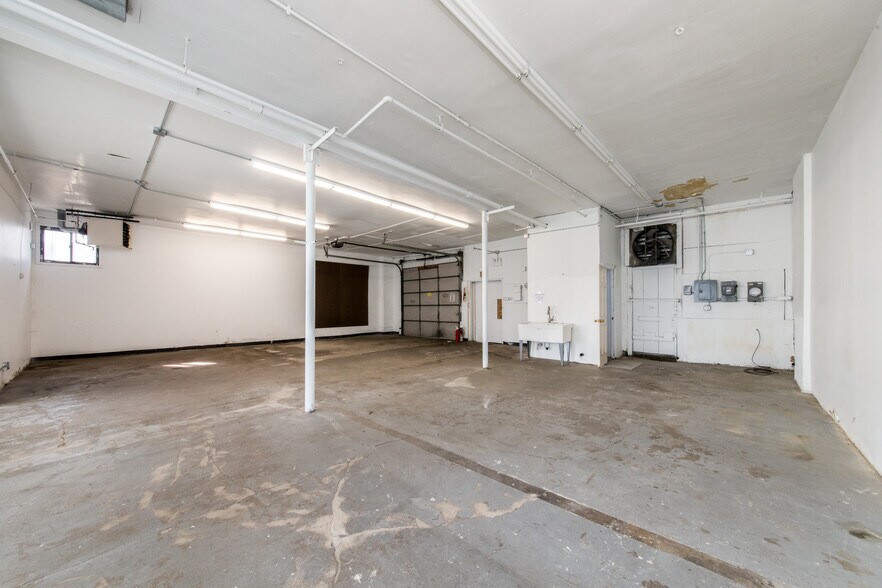 More Photos Of 5700-5716 N Western Ave, Chicago Storefront For Lease