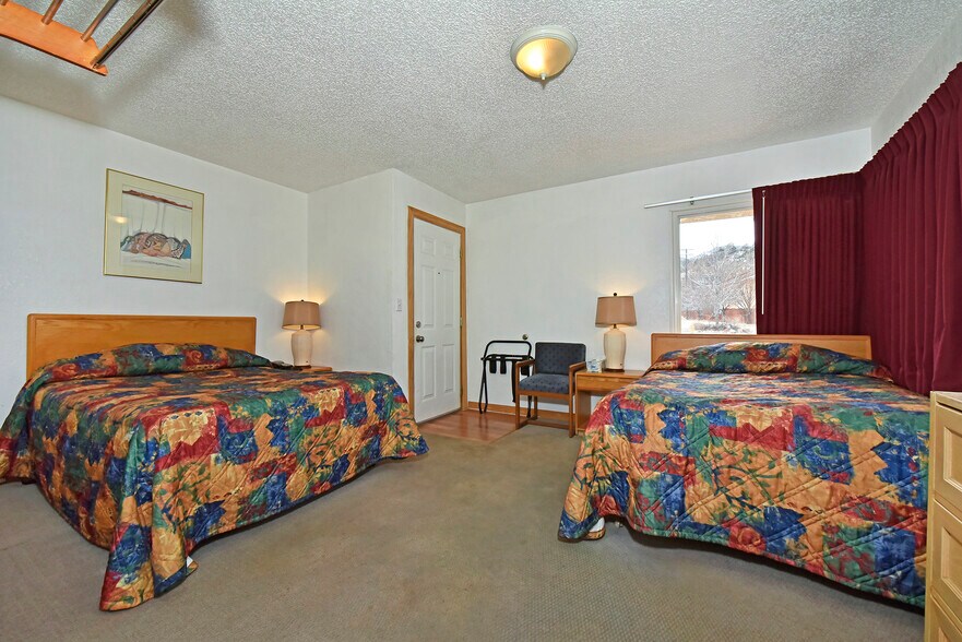 More Photos Of 54 Manitou Ave, Manitou Springs Hotel For Sale