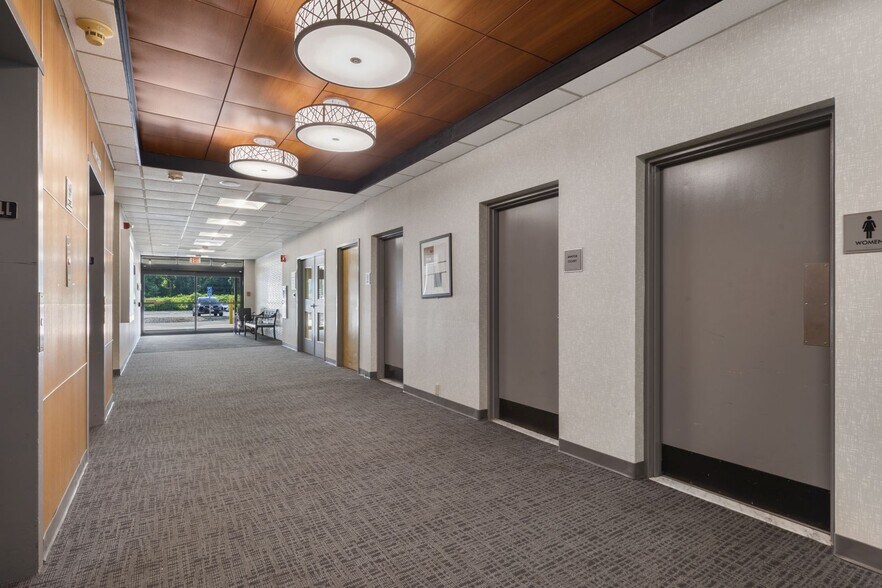 More Photos Of 1952 Whitney Ave, Hamden Medical For Lease