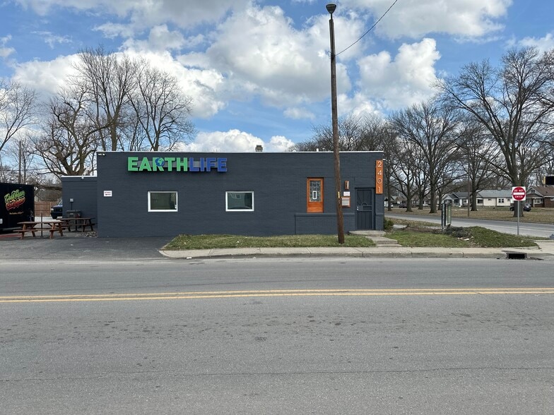 More Photos Of 2401 N Harding St, Indianapolis Flex For Sale