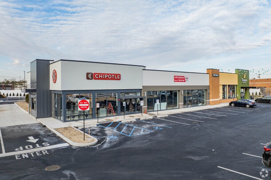 More Photos Of 1900 Veterans Memorial Hwy, Islandia General Retail For Lease