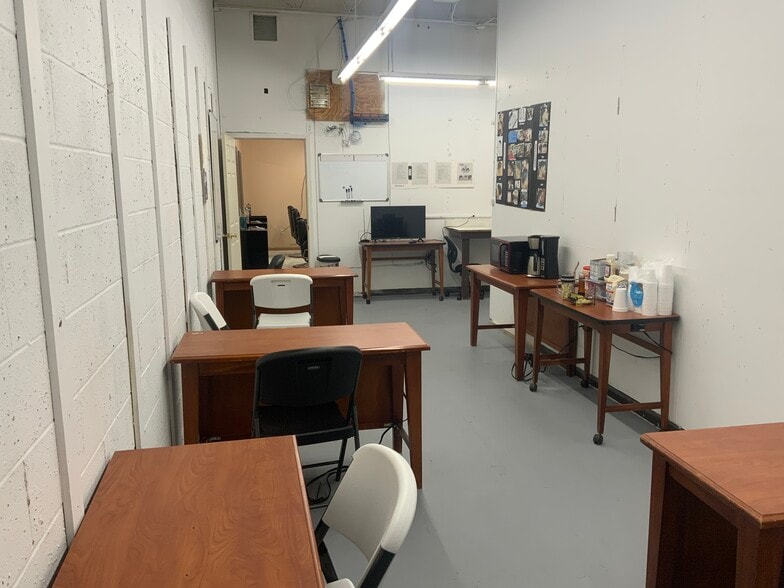 More Photos Of 4566 Elvis Presley Blvd, Memphis Freestanding For Sale