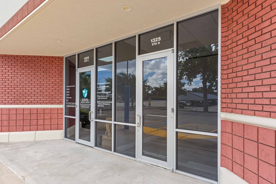 More Photos Of 1325 Space Park Dr, Houston Medical For Sale