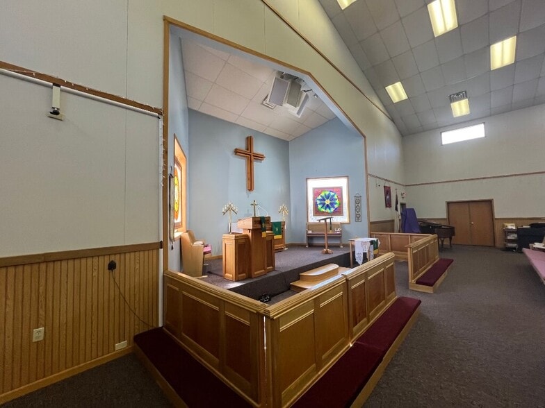 More Photos Of 212 S Sherman St, Leslie Religious Facility For Sale
