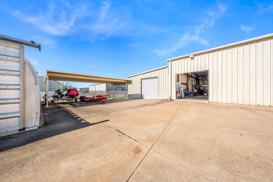 More Photos Of 110 Industrial Dr, Forney Showroom For Sale
