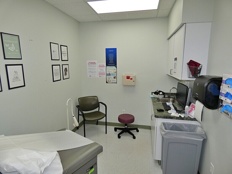 More Photos Of 6934 Elaine Dr, Niagara Falls Office For Sale