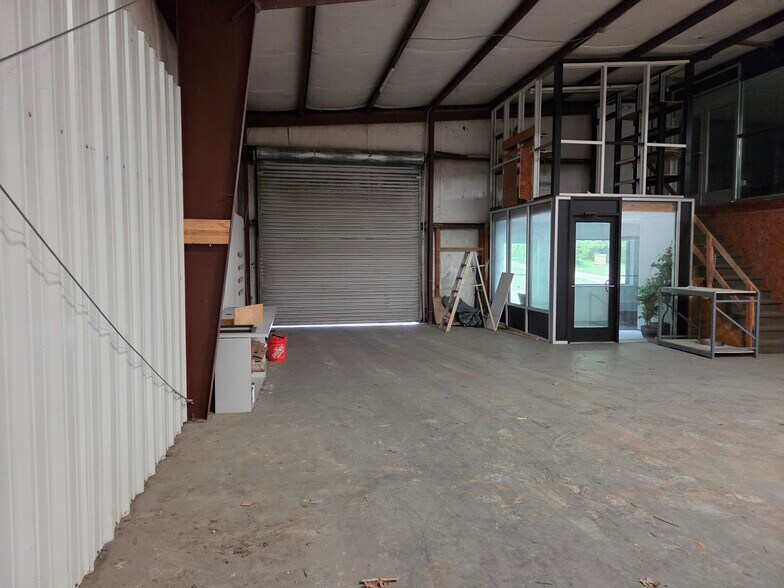 More Photos Of 3795 Evans Rd, Cumming Warehouse For Lease