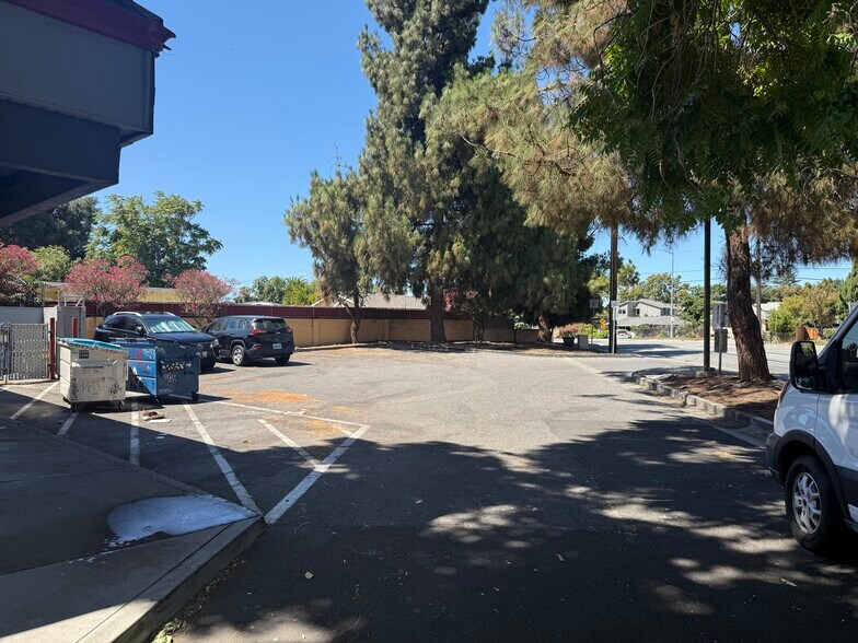 More Photos Of 38003 Mission Blvd, Fremont Storefront For Lease