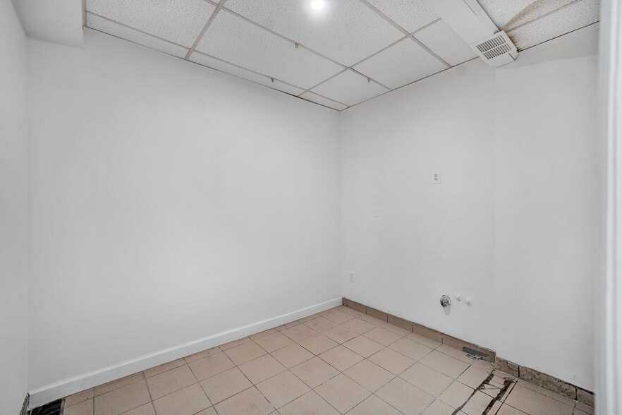 More Photos Of 230-02 S Conduit Ave, Jamaica Convenience Store For Sale