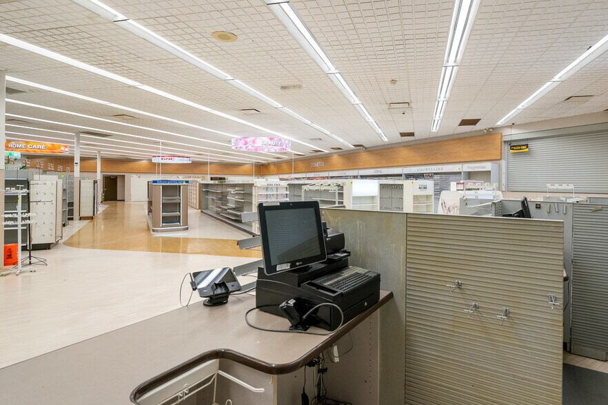 More Photos Of 195 M 66 N, Charlevoix Drugstore For Sale