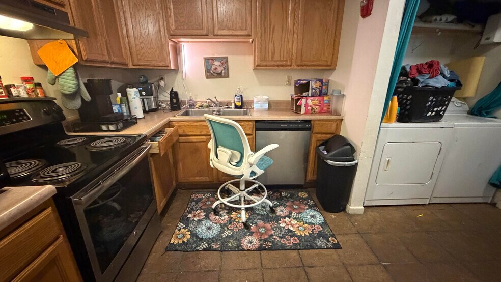 More Photos Of 600 S Washington St, Carbondale Apartments For Sale