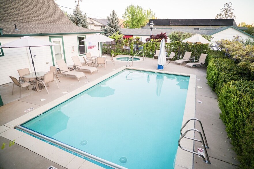 More Photos Of 210 N Auburn St, Grass Valley Hotel For Sale