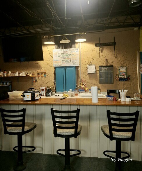 More Photos Of 711 S Main St, Rocky Top Freestanding For Sale