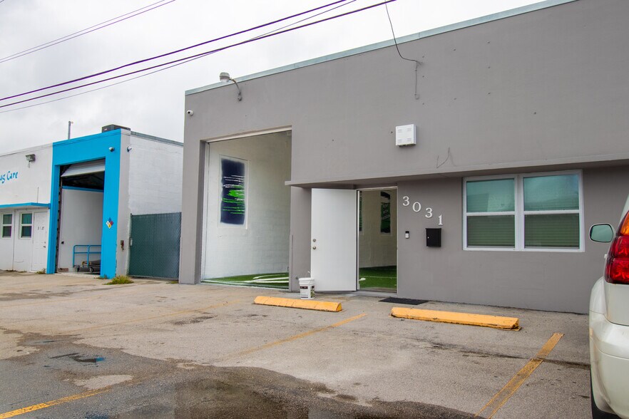 More Photos Of 3031-3035 NE 12th Ter, Oakland Park Warehouse For Sale