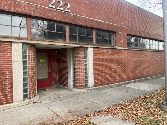 Primary Photo Of 222 Lake St, Oak Park Flex For Lease