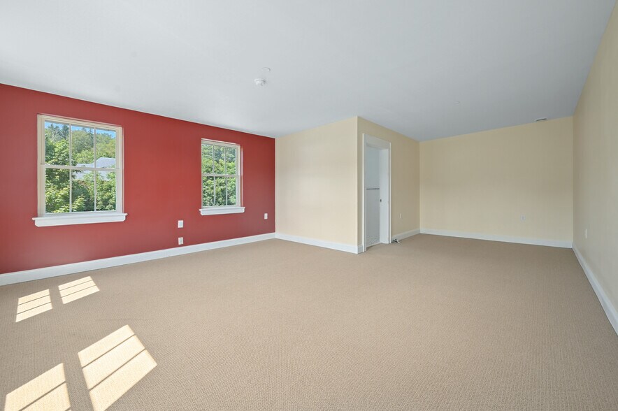 More Photos Of 56 Main St, Stamford Hotel For Sale