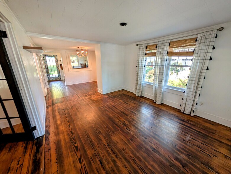 More Photos Of 302 Davis St, Hendersonville Land For Sale