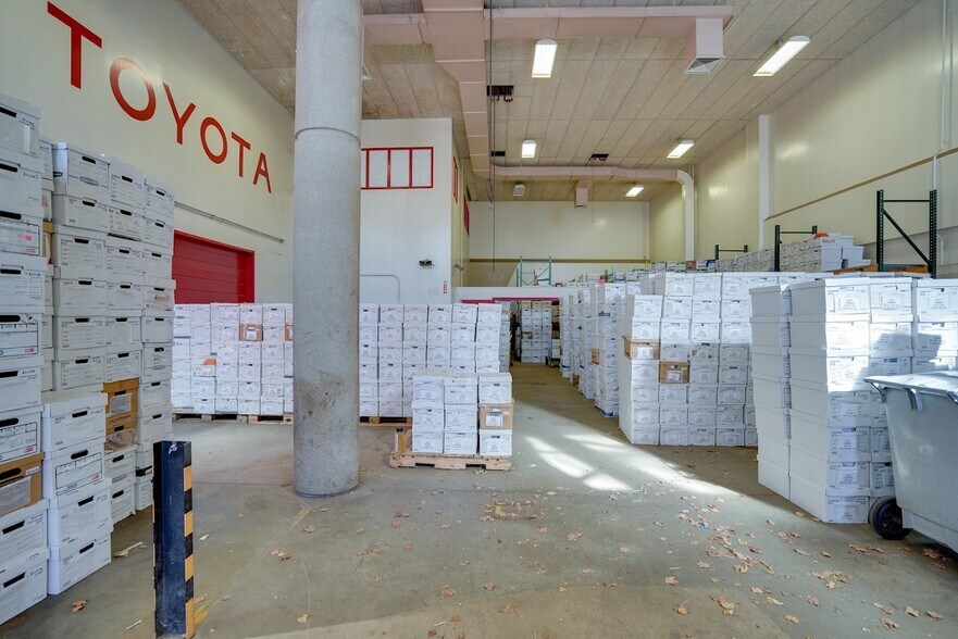 More Photos Of 275 Portsmouth Ave, Stratham Light Manufacturing For Sale