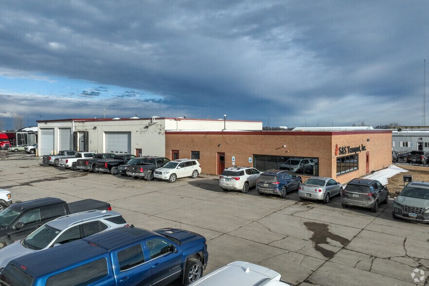 More Photos Of 2975 N Washington St, Grand Forks Distribution For Lease