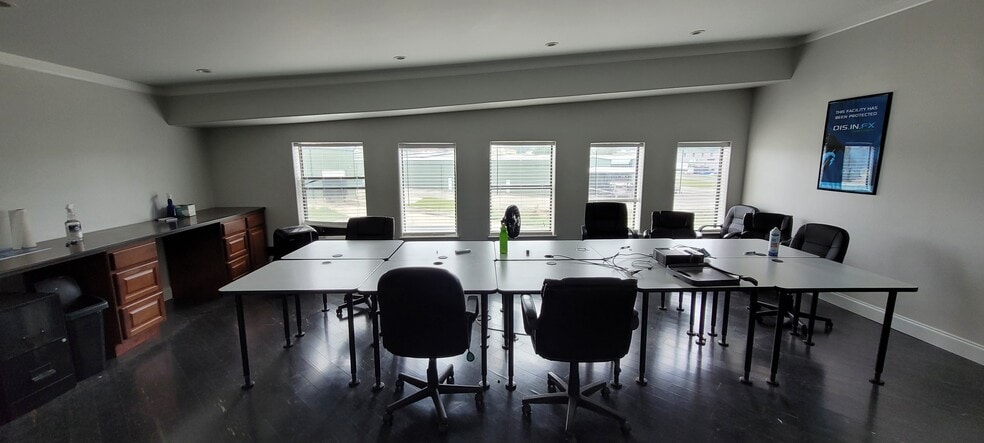 More Photos Of 166 Ramjet, Spring Branch Warehouse For Lease