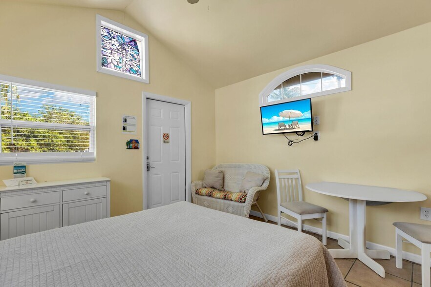 More Photos Of 243 61st St, Marathon Hotel For Sale