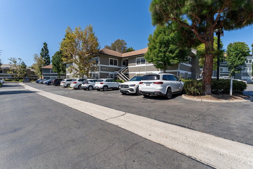 More Photos Of 2900 Bristol St, Costa Mesa Office For Sale