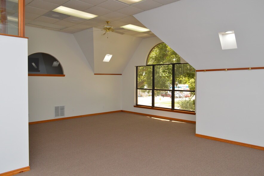 More Photos Of 300 E New Haven Ave, Melbourne Office For Sale