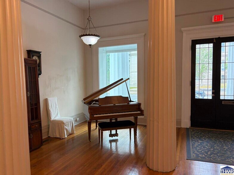 More Photos Of 219 Ohio St, Terre Haute Office For Sale