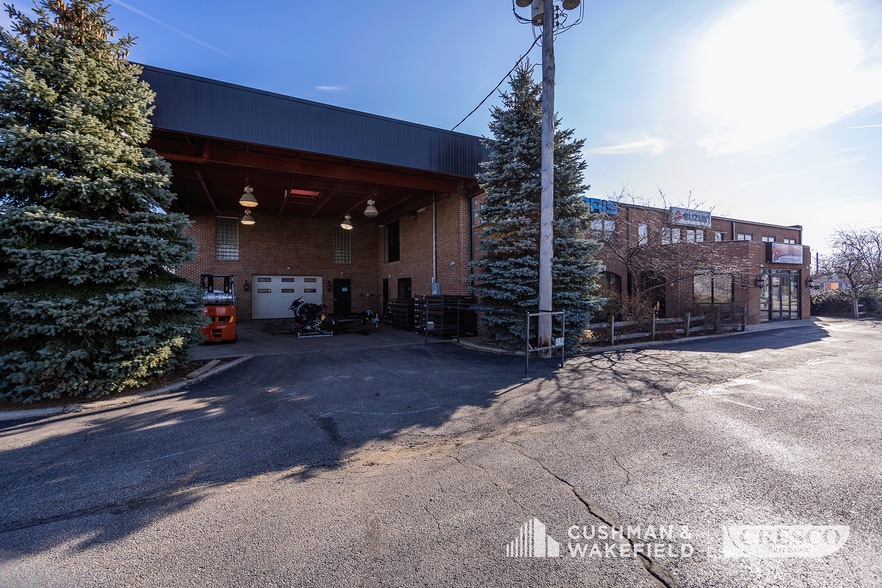 More Photos Of 23360 Michelle Dr, Bedford Heights Showroom For Sale