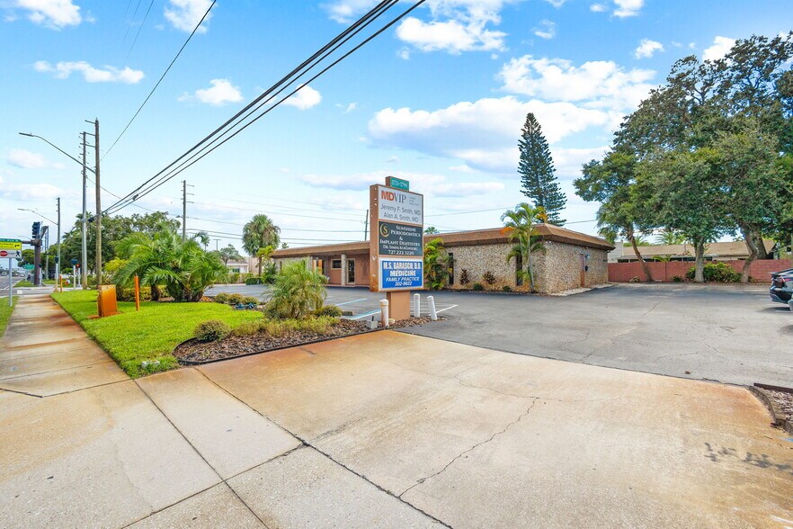 More Photos Of 1701 66th St N, Saint Petersburg Medical For Sale