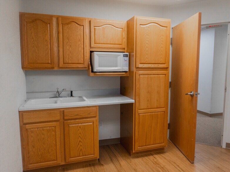 More Photos Of 1604 2nd Ave, Council Bluffs Office For Sale