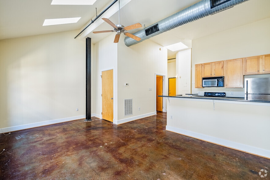 More Photos Of 2411 E Franklin St, Richmond Apartments For Lease