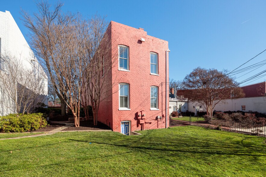 More Photos Of 1431 W Main St, Richmond Office For Lease