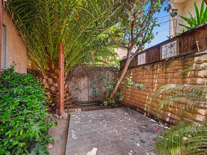 More Photos Of 2008 Canal St, Venice Apartments For Sale