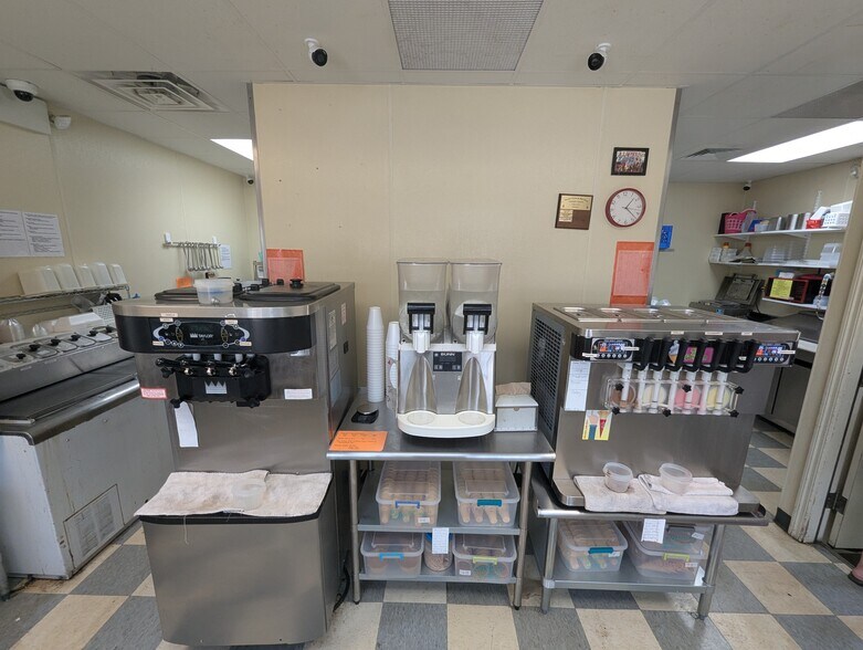 More Photos Of 1221 S Laramie, Peoria Freestanding For Sale