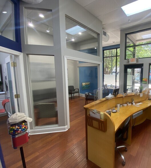 More Photos Of 95 S Main St, Memphis Storefront Retail Office For Lease