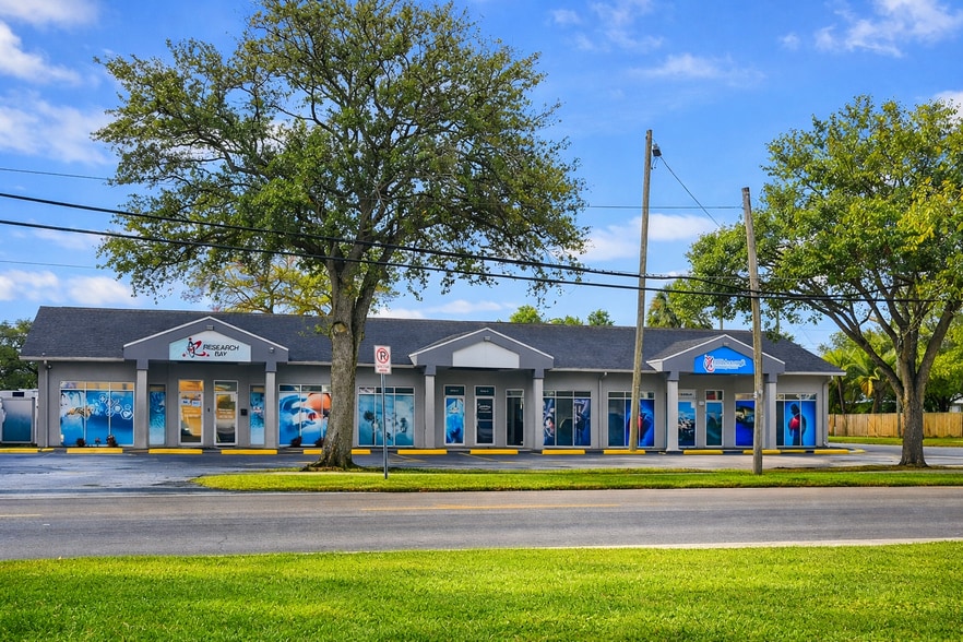 More Photos Of 2526 W Tampa Bay Blvd, Tampa General Retail For Lease