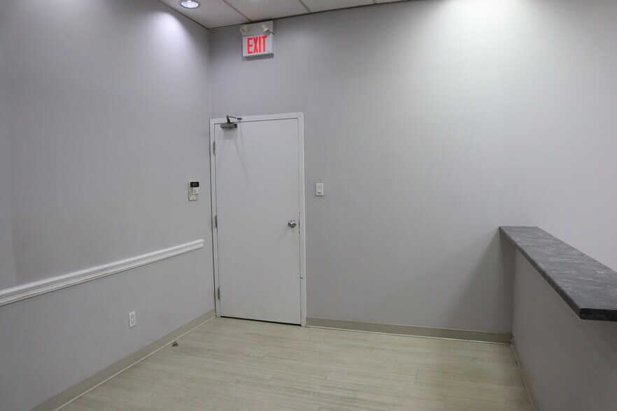 More Photos Of 2120 Eglinton Ave W, Toronto Office For Lease