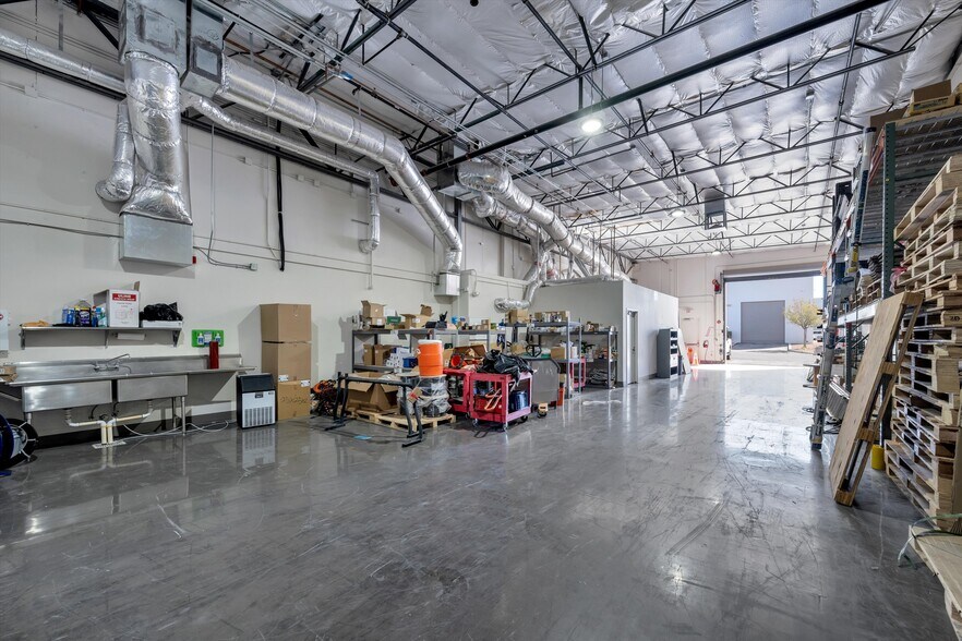 More Photos Of 2645 W Cheyenne Ave, North Las Vegas Flex For Sale