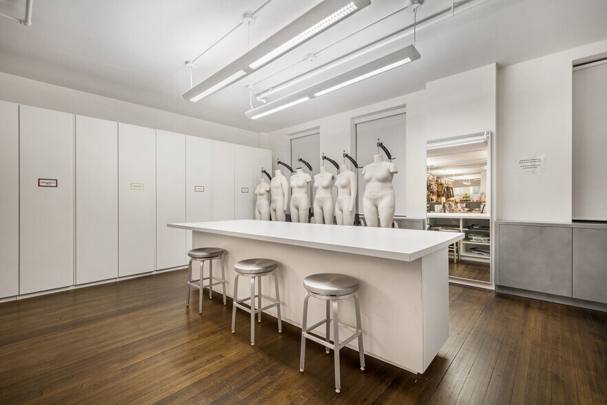 More Photos Of 362 Fifth Ave, New York Office For Lease